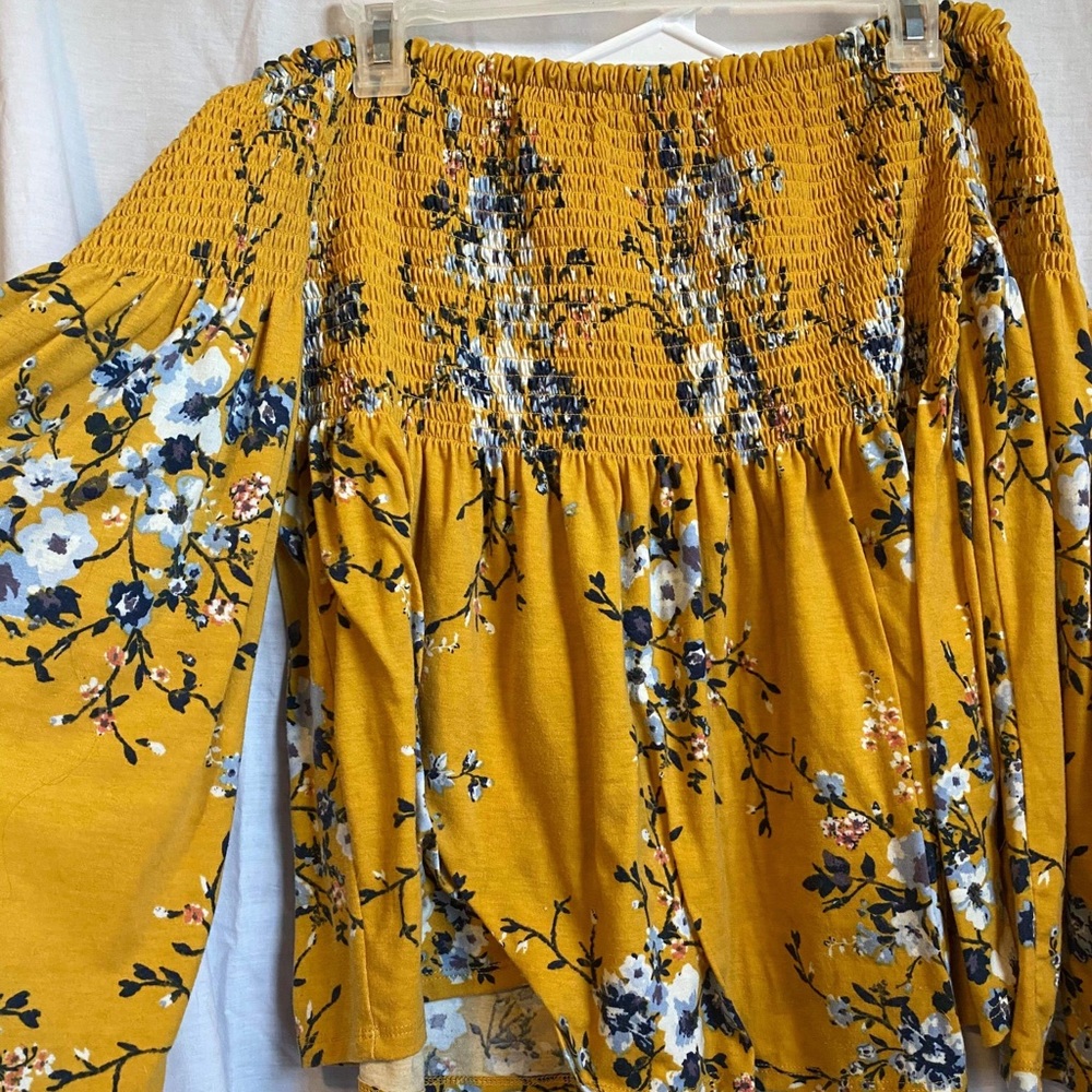 🍁✨Xhilaration Off The Shoulder Top✨🍁